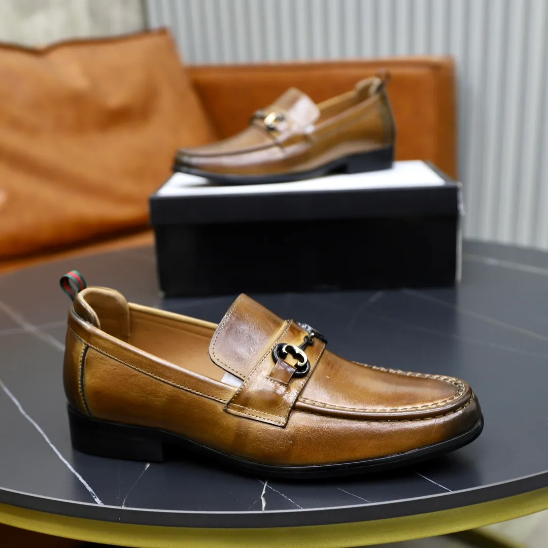 Men's shoes: 250🙅‍♂️🙅‍♂️🙅‍♂️Niuli Brand: GUCCI Size: 38-44 (45 can be customized) Level: Counter classic Material: Original soft cowhide upper Comfortable cowhide lining Original lightweight outsole Style category: Business casual footwear Driving leather shoes Color: Actual picture color